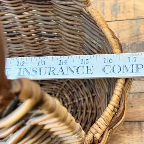 Large Vintage Wicker Basket with Wooden Handles Home Decor - Picture 8 of 12